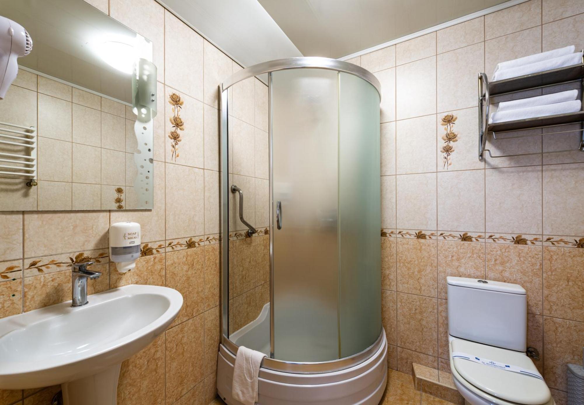 Hotel Kamelot à Ternopil Extérieur photo