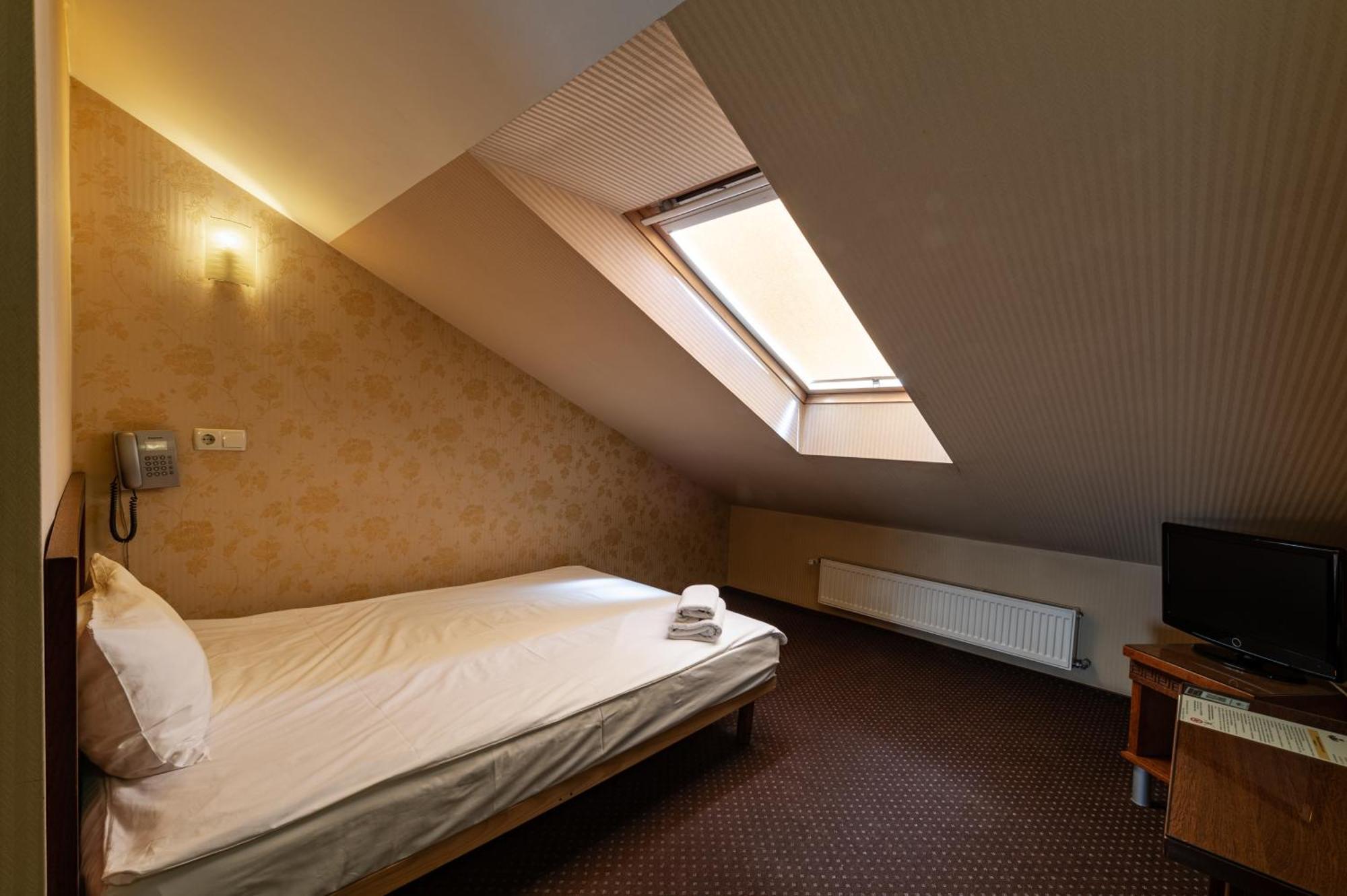 Hotel Kamelot à Ternopil Extérieur photo