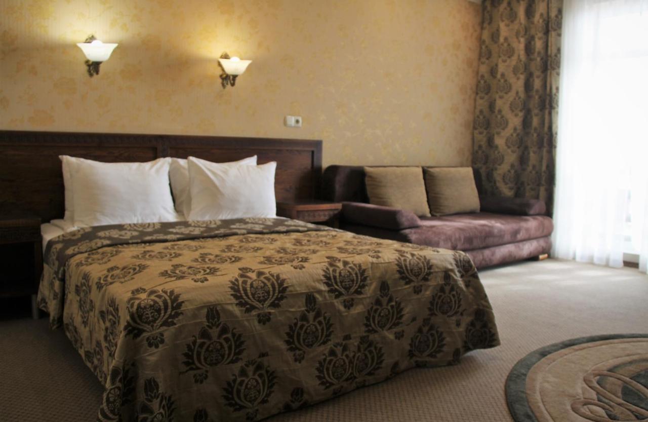 Hotel Kamelot à Ternopil Extérieur photo